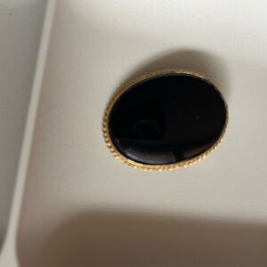 Bundle of 8 brooches. Vintage. Some signed